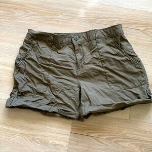 Sanctuary-Social standard- Green 95% cotton stretch shorts size L